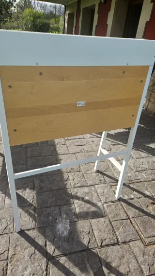 Escritorio infantil Ikea madera y metal