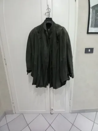 Mantella in pelle grigio piombo