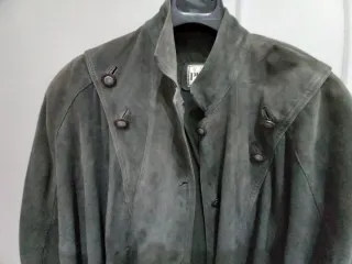 Mantella in pelle grigio piombo