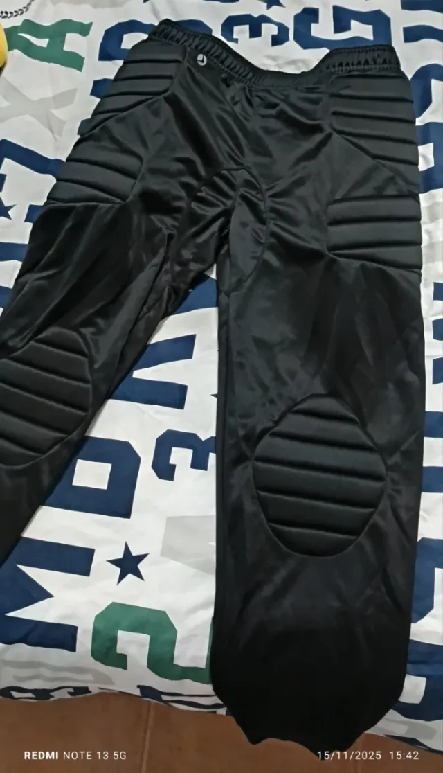 Pantalón niño fútbol acolchado talla 15