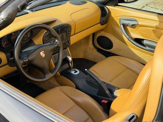 Porsche Boxster 2.7 220cv negro e interior camel