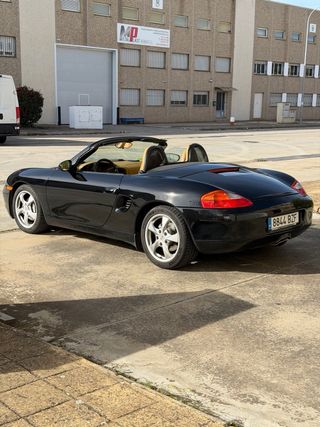 Porsche Boxster 2.7 220cv negro e interior camel