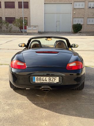Porsche Boxster 2.7 220cv negro e interior camel