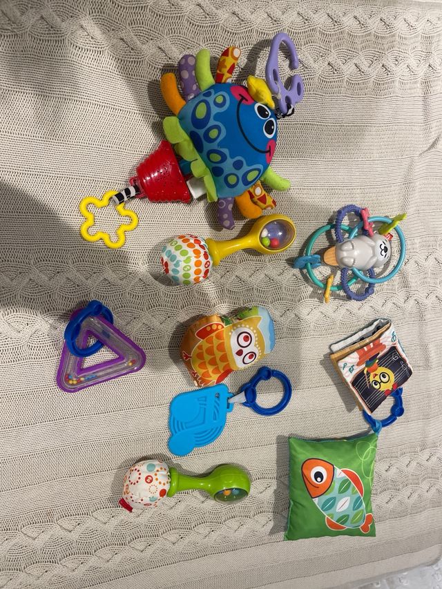 Gimnasio para bebé con arco y juguetes