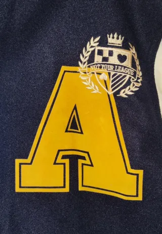 Chaqueta Beisbolera Talla L con Estampado A