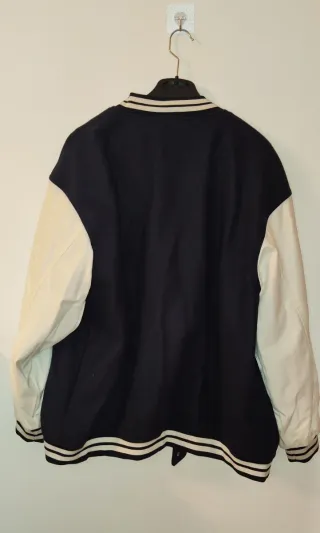 Chaqueta Beisbolera Talla L con Estampado A