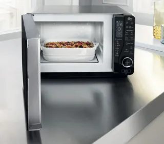 Microondas Whirlpool Negro y Blanco. Gran capacida