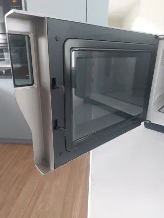 Microondas Whirlpool Negro y Blanco. Gran capacida