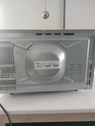 Microondas Whirlpool Negro y Blanco. Gran capacida