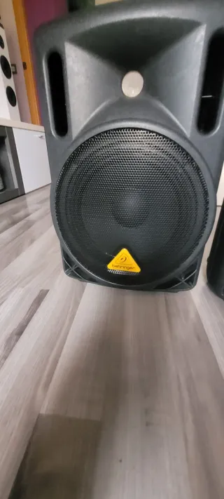 Altavoces Behringer Autoamplificados Negros
