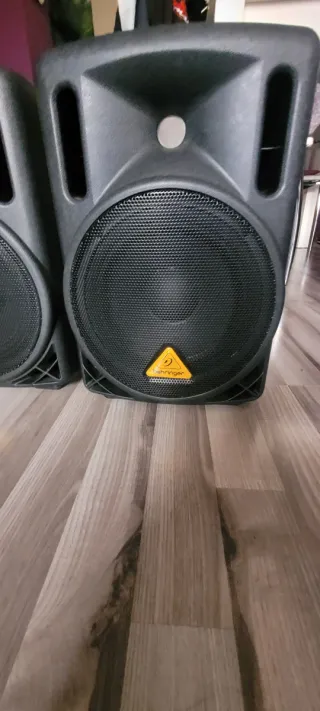 Altavoces Behringer Autoamplificados Negros