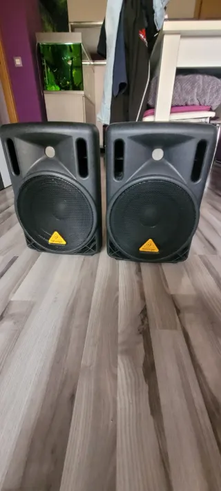 Altavoces Behringer Autoamplificados Negros