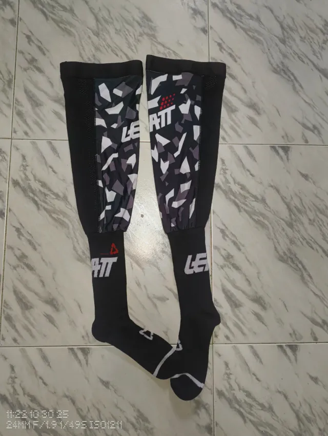 Medias de compresión para moto Leatt