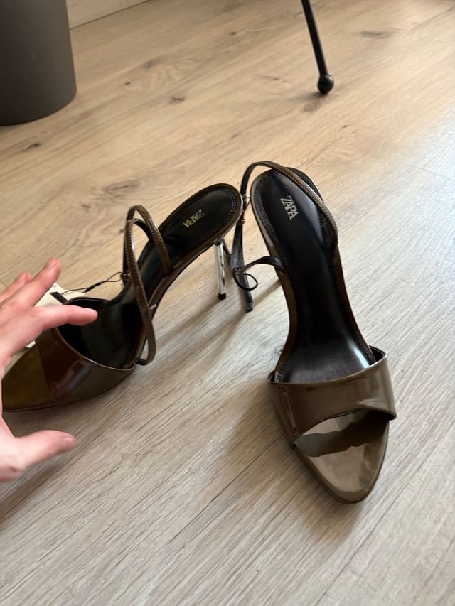 Sandalias Zara Tacón Verde Oliva Talla 41