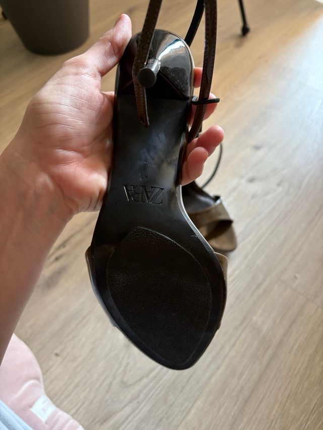 Sandalias Zara Tacón Verde Oliva Talla 41