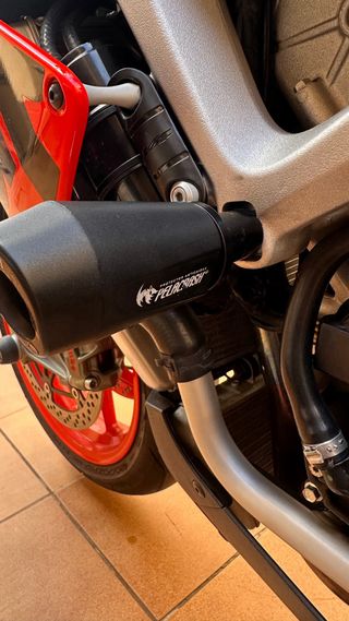 Topes anticaídas Pelacrash Aprilia Tuono v4 y rsv4