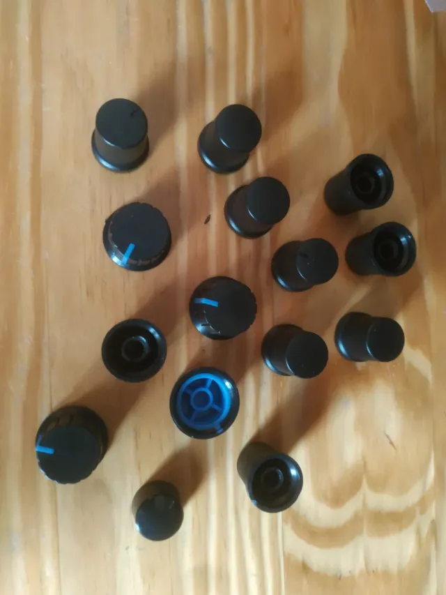 Lote 15 Perillas / Potenciómetros de volumen