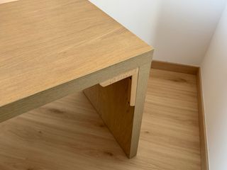 Escritorio de madera color natural