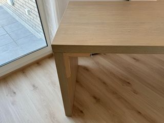 Escritorio de madera color natural