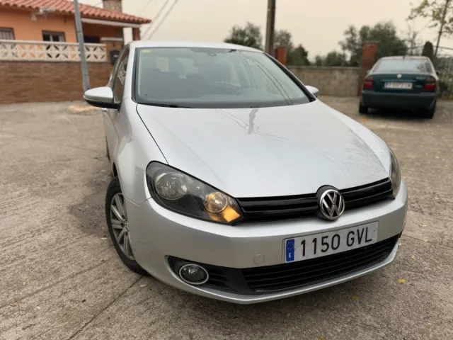 2010 Volkswagen Golf 1.6 TDI 5 Puertas¹
