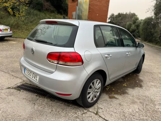 2010 Volkswagen Golf 1.6 TDI 5 Puertas¹