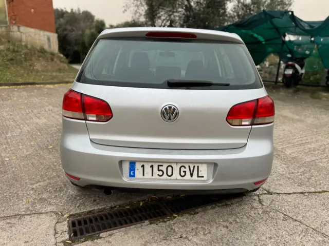 2010 Volkswagen Golf 1.6 TDI 5 Puertas¹