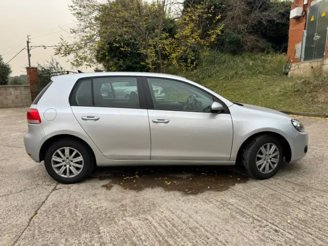2010 Volkswagen Golf 1.6 TDI 5 Puertas¹