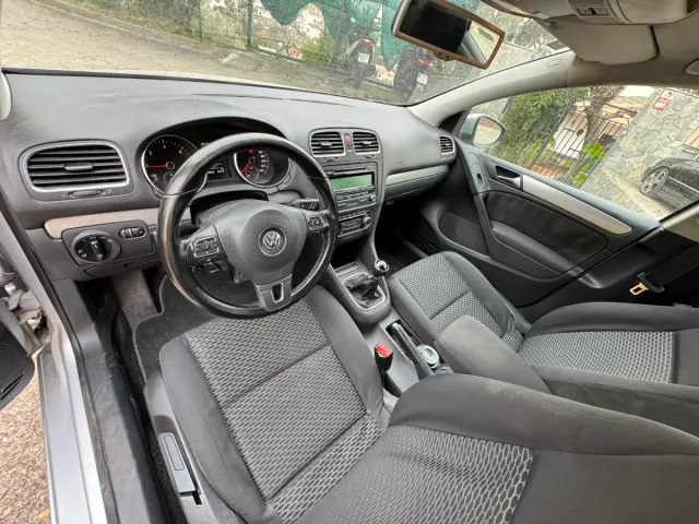 2010 Volkswagen Golf 1.6 TDI 5 Puertas¹