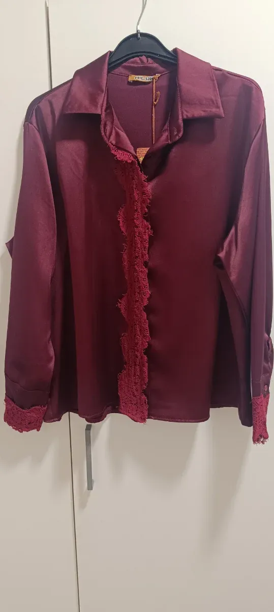 Camisa granate con encaje