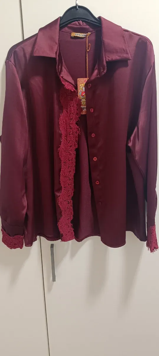 Camisa granate con encaje