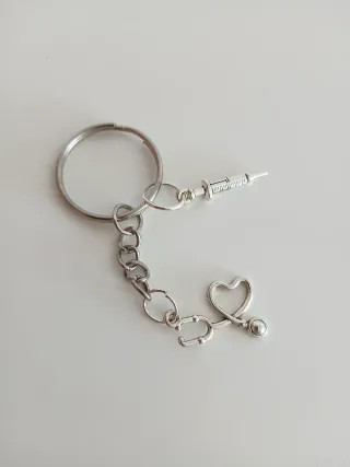 Llavero ENFERMERIA Estetoscopio y Jeringuilla