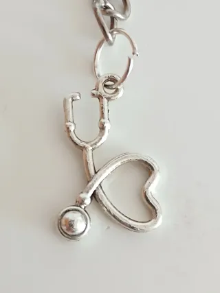 Llavero ENFERMERIA Estetoscopio y Jeringuilla