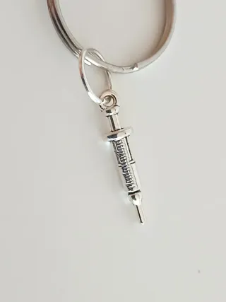Llavero ENFERMERIA Estetoscopio y Jeringuilla