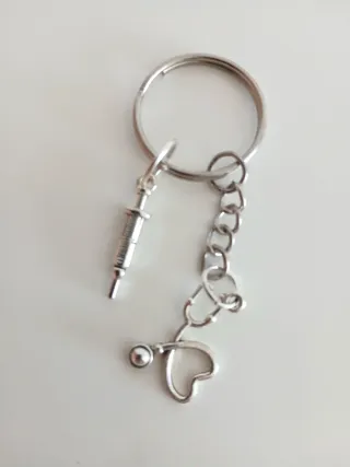 Llavero ENFERMERIA Estetoscopio y Jeringuilla