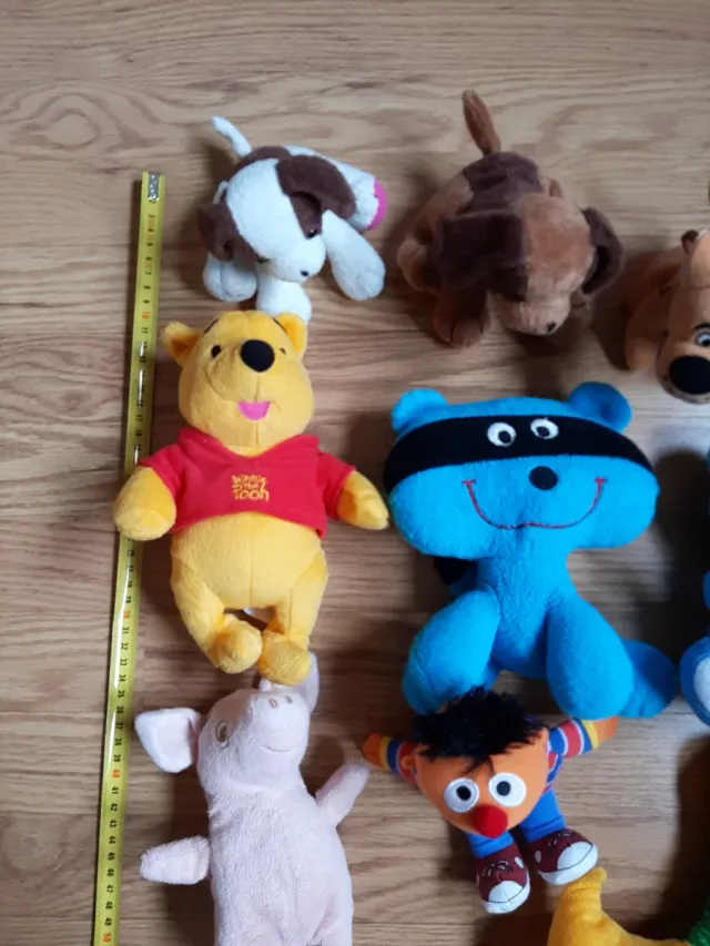 Lote 9 peluches: Pooh, Scooby Doo, Pato...