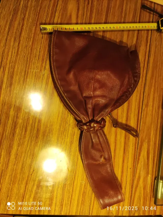 Bolso antiguo de cuero marrón