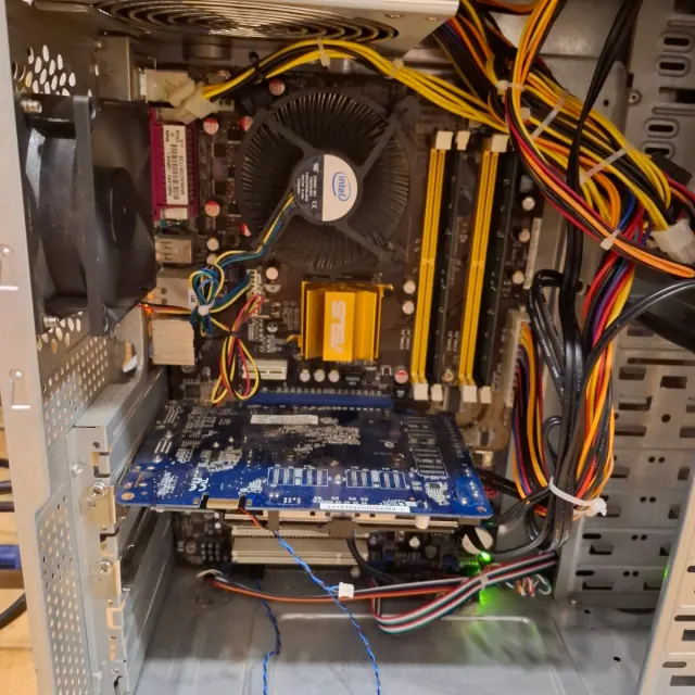 Ordenador sobremesa Core 2 Quad Q9400 ASUS