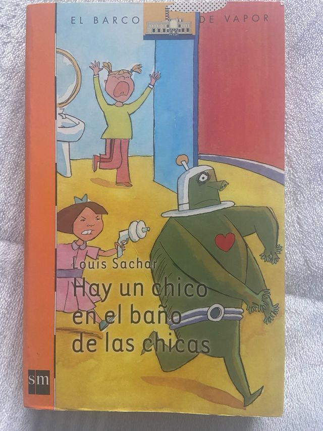 Hay un chico en el baño de las chicas (Spanish ...
