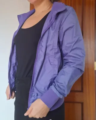 Chubasquero morado