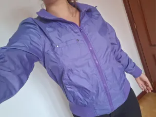 Chubasquero morado