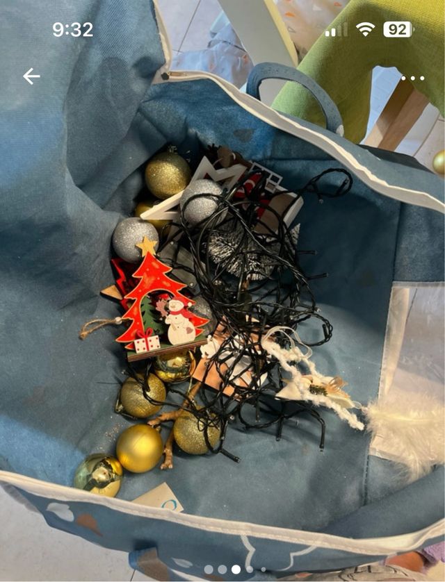 Adornos Navideños: Bolas y Luces