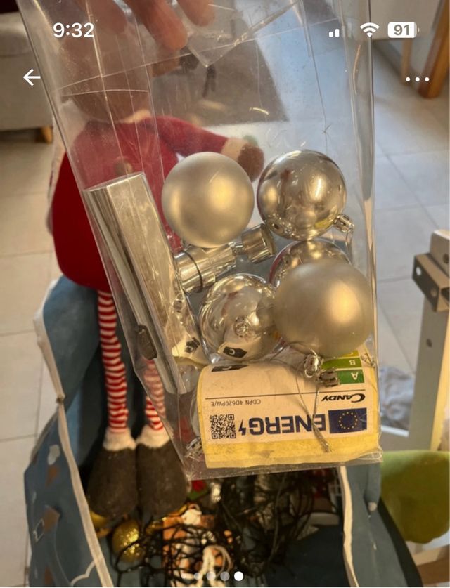 Adornos Navideños: Bolas y Luces