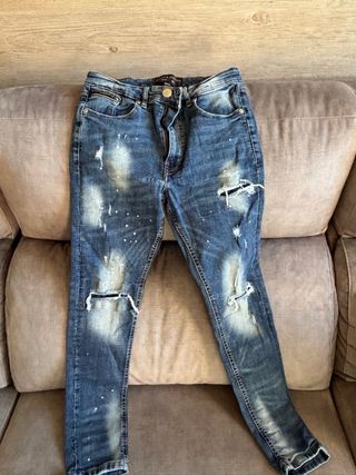 Pantalón vaquero niño desgastado