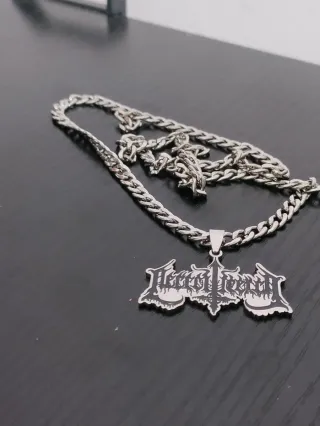 Collana con ciondolo logo