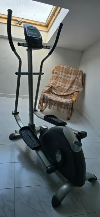 Elíptica gris y negra