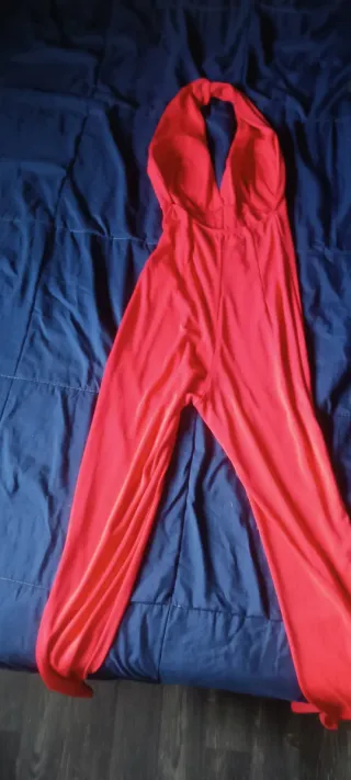 Mono rojo elegante talla M