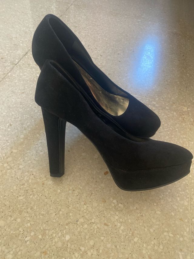 Zapatos de tacón negros con plataforma