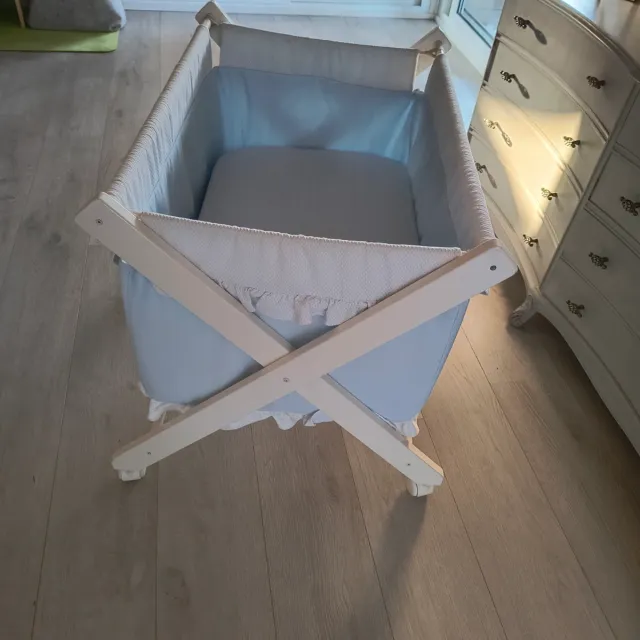 Minicuna con ruedas, colchón antiahogo y extras