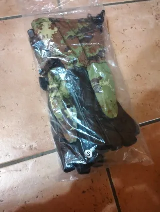 Guanti invernali camouflage nuovi