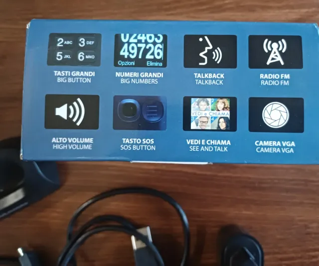 Cellulare M-Mobile MMFAC2 nero- Blu con Base